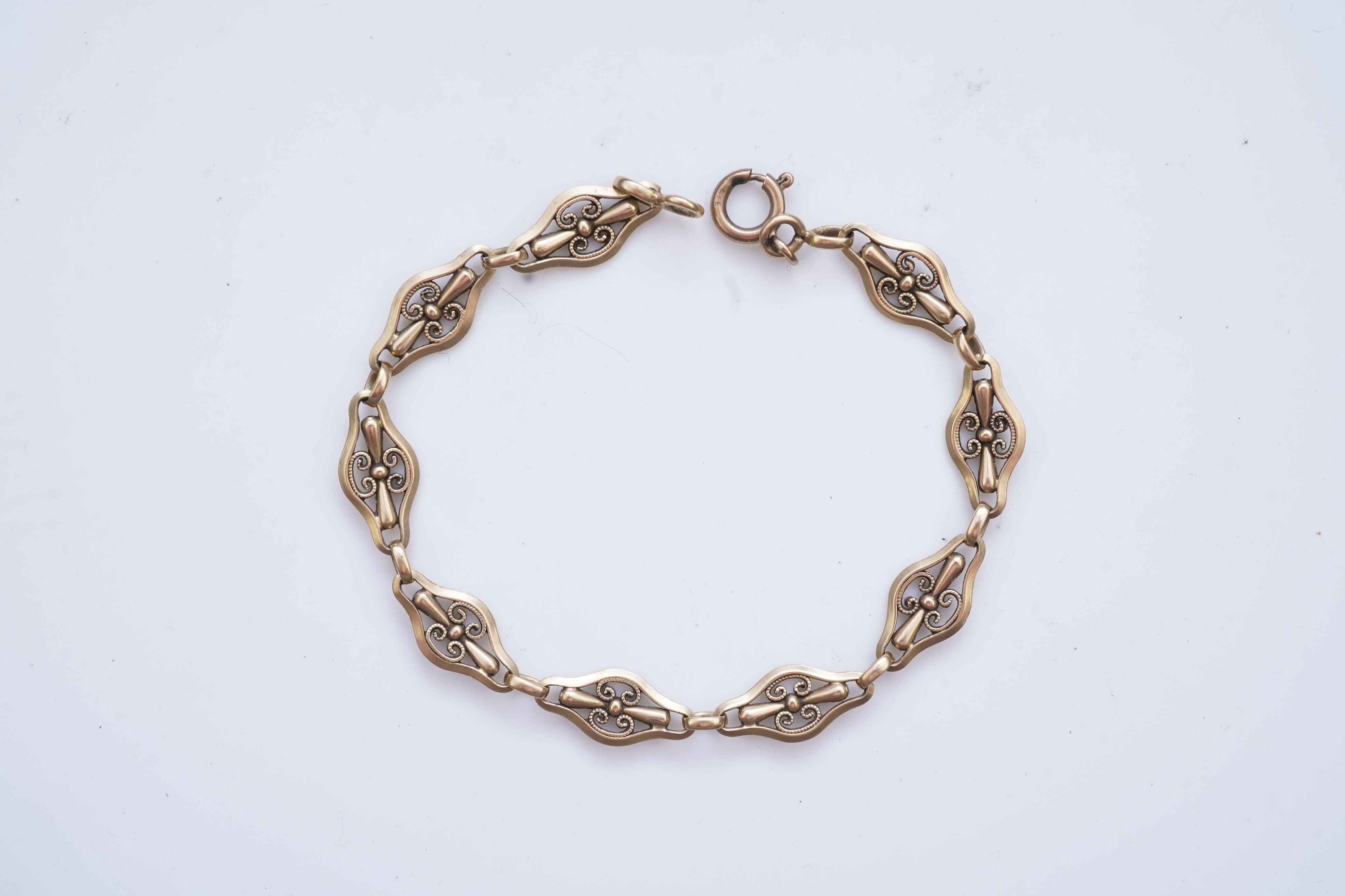 A gold bracelet, France, early 20th century